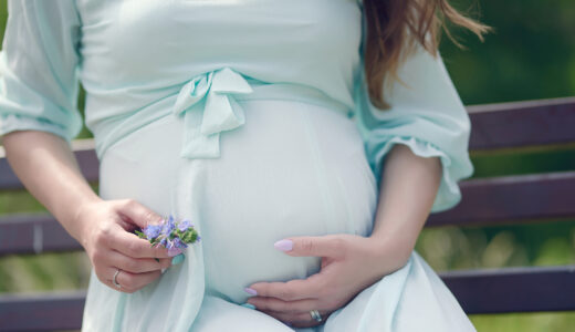 【妊婦さん向け】結婚式にお呼ばれした！気を付けるべき点と服装について