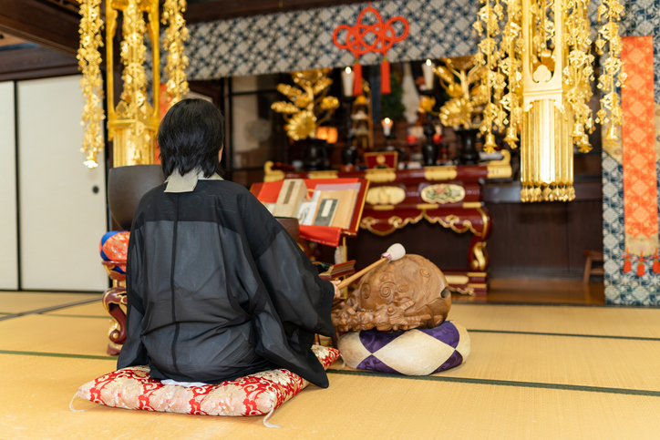 初盆のお参りマナーと準備ガイド｜服装・香典・お供えまで解説